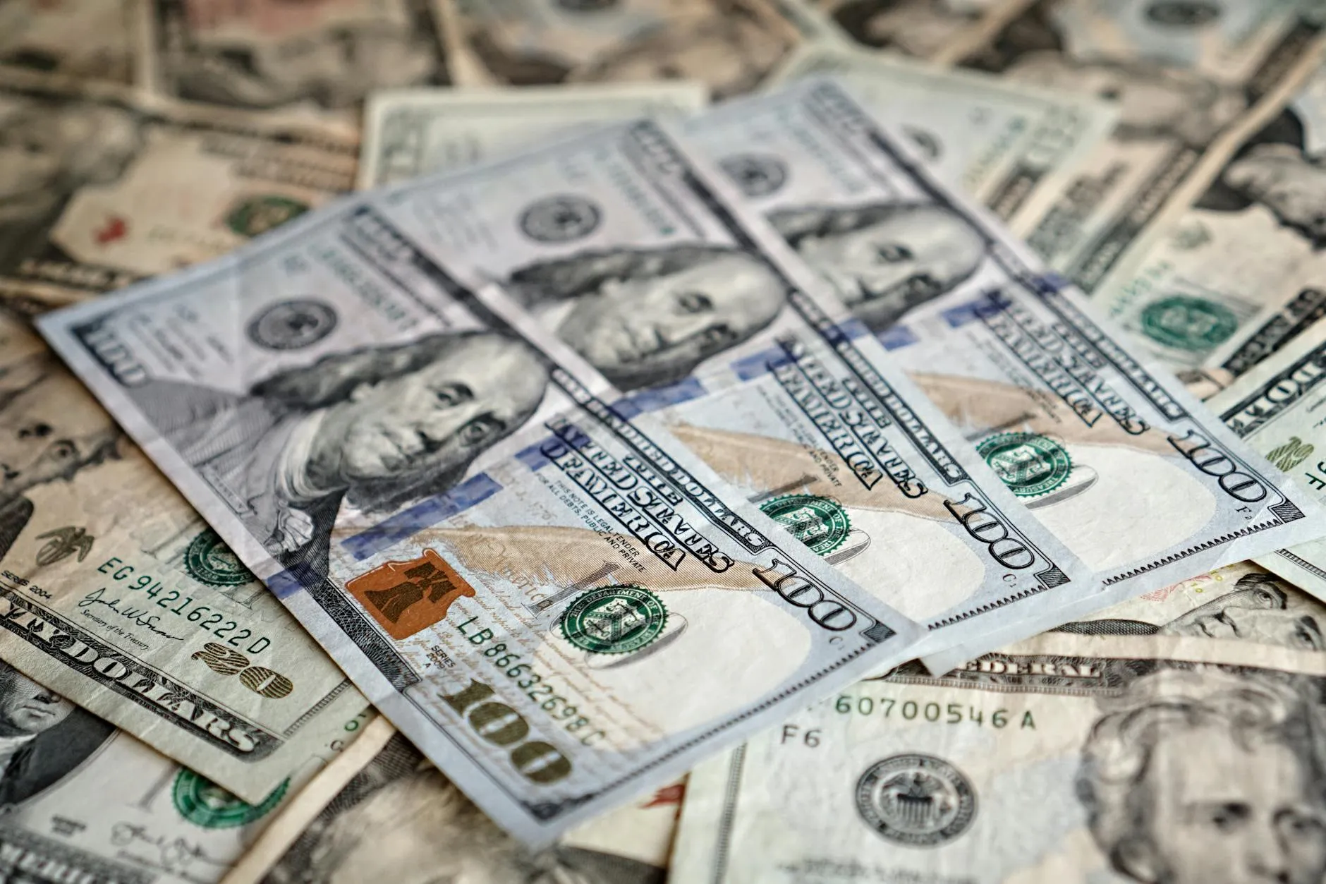 Mobile Notary Fees: How Much to Charge in 2026