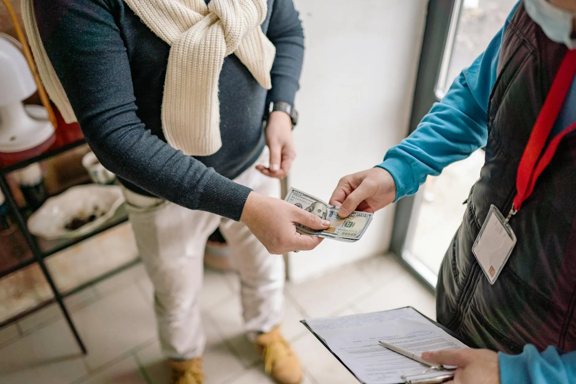 Mobile Notary Fees: How Much to Charge in 2026
